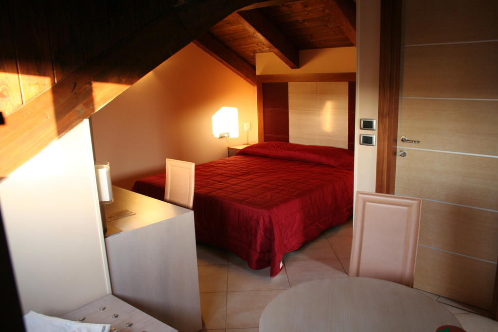 Hotel Conte Ruggero Серра-Сан-Бруно Номер фото
