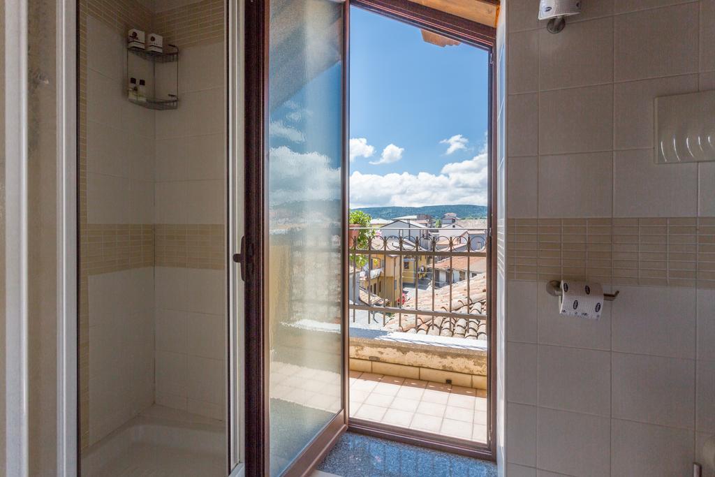 Hotel Conte Ruggero Серра-Сан-Бруно Экстерьер фото