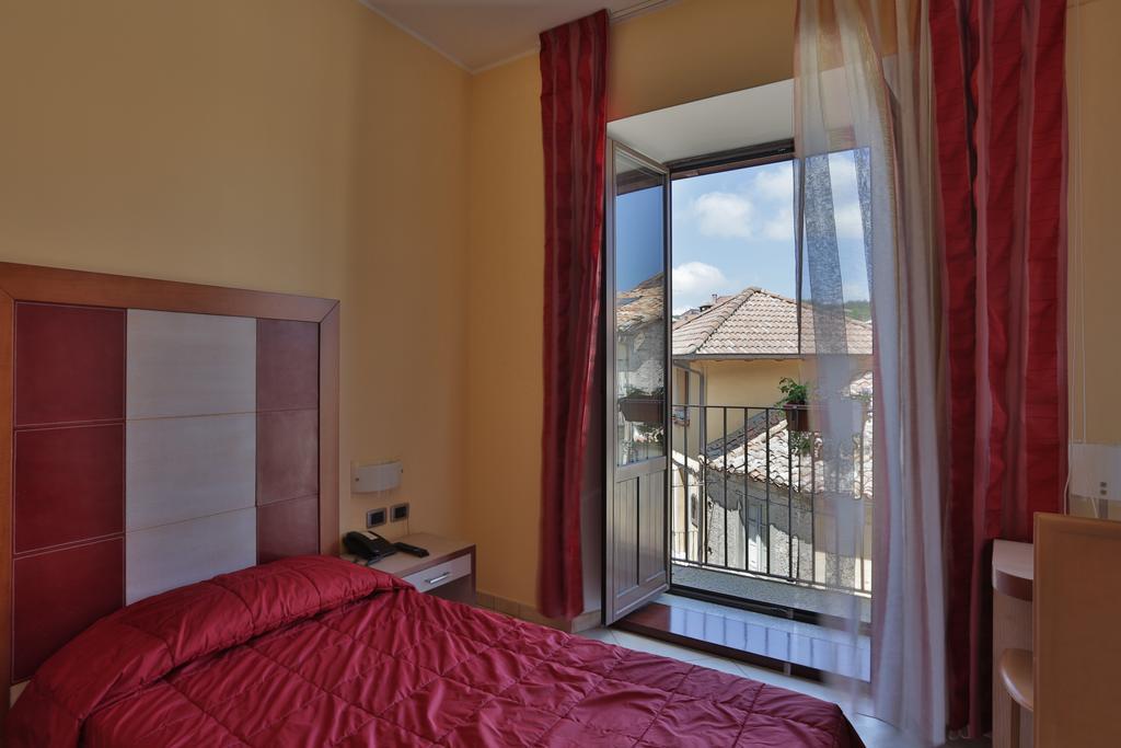 Hotel Conte Ruggero Серра-Сан-Бруно Номер фото