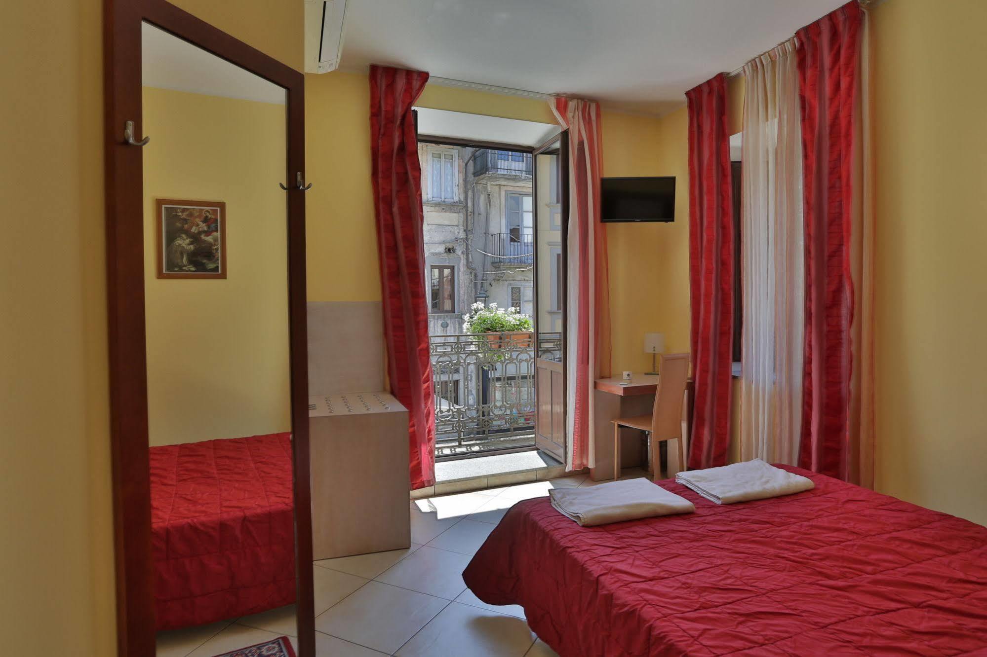 Hotel Conte Ruggero Серра-Сан-Бруно Экстерьер фото