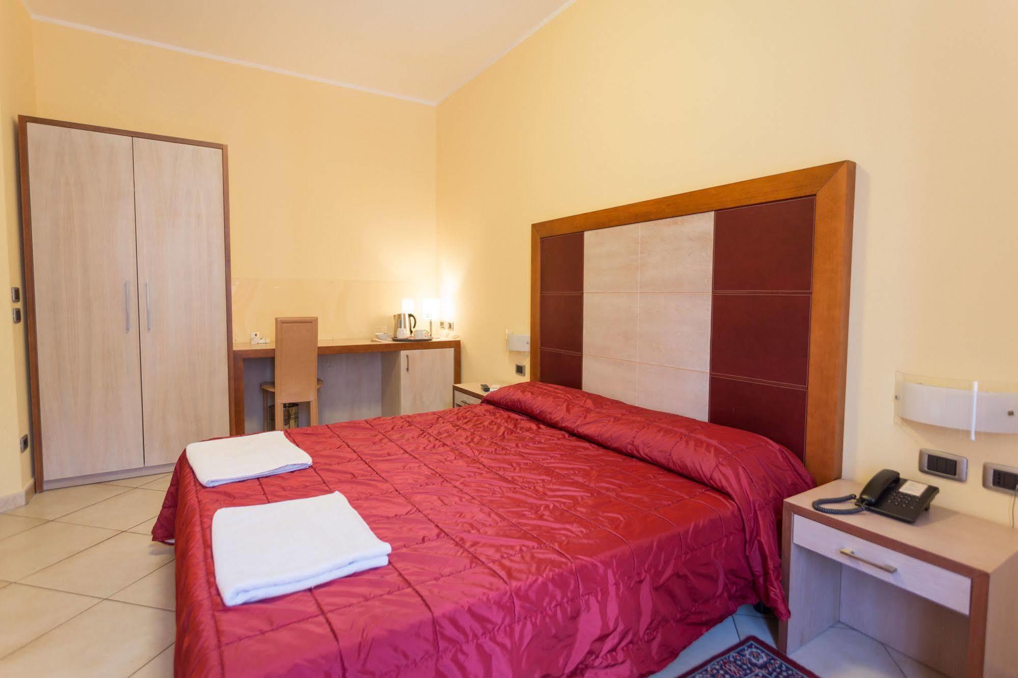 Hotel Conte Ruggero Серра-Сан-Бруно Экстерьер фото