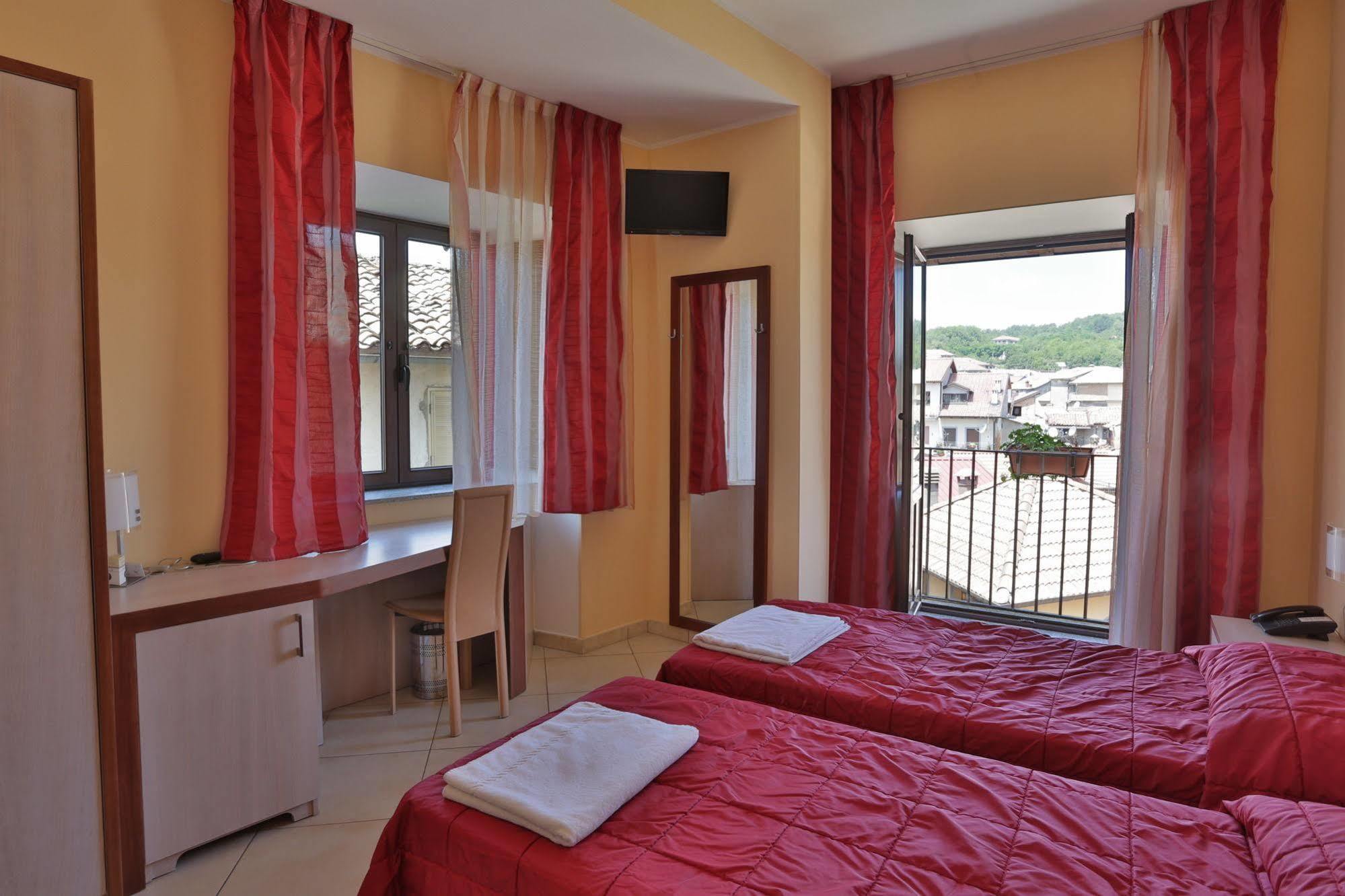Hotel Conte Ruggero Серра-Сан-Бруно Экстерьер фото