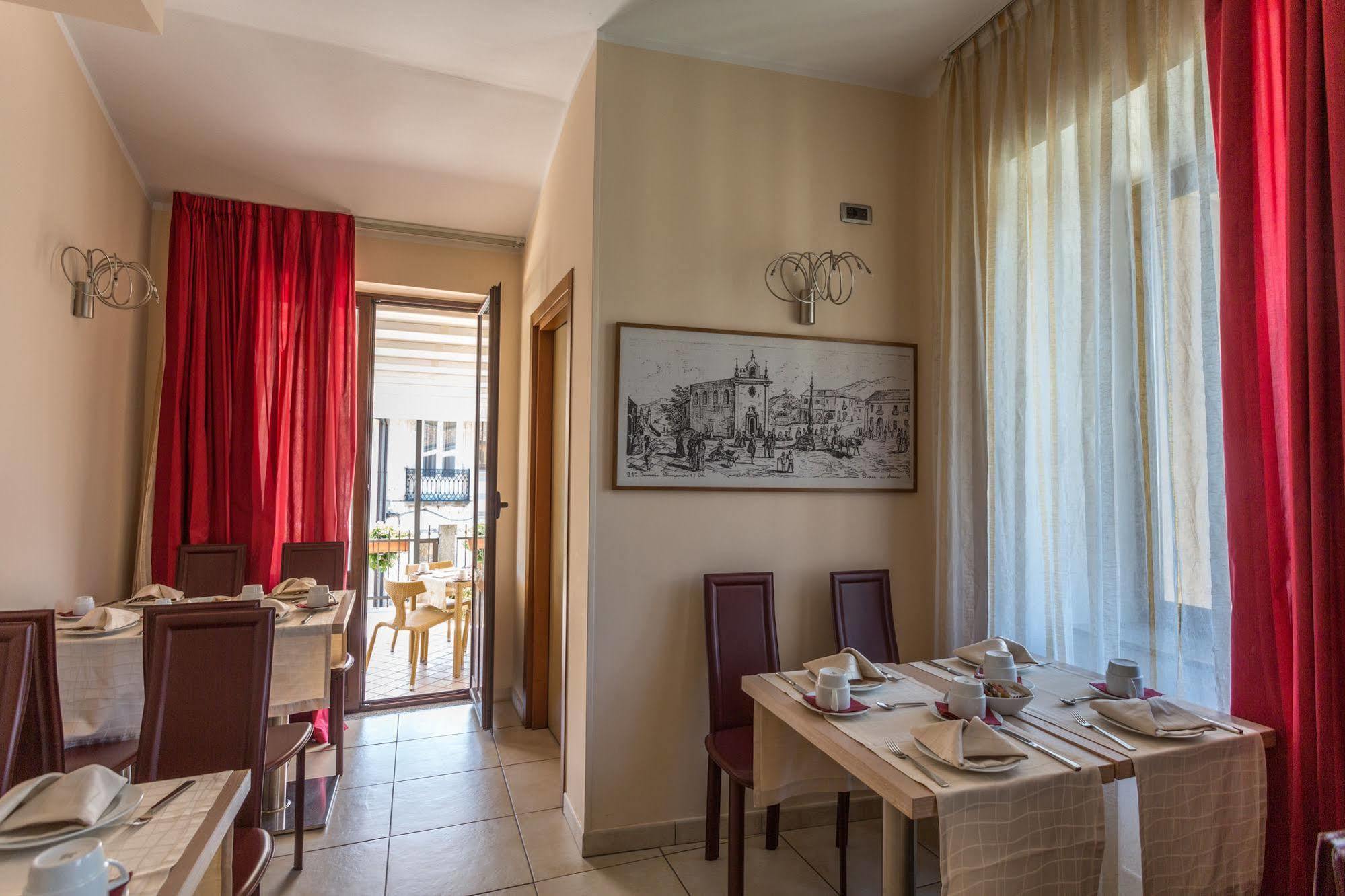 Hotel Conte Ruggero Серра-Сан-Бруно Экстерьер фото